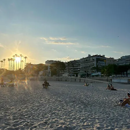 Appartamento Rue D'antibes - 2 Minutes Walk From Beach, Palais Des Festivals, Boulevard De La Croisette - Free Parking - Gray D'albion *